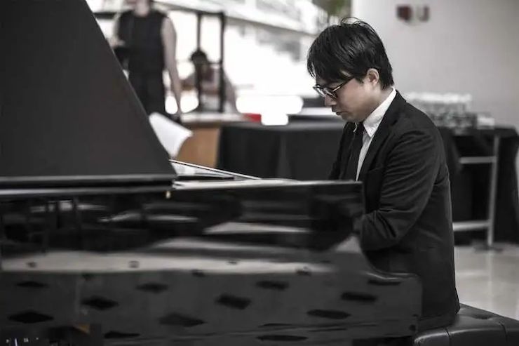 宋思衡的“宅抗疫” | 挑战主播、筹集口罩、闭关作曲，这位取消了20场演出的钢琴家原来这么忙！