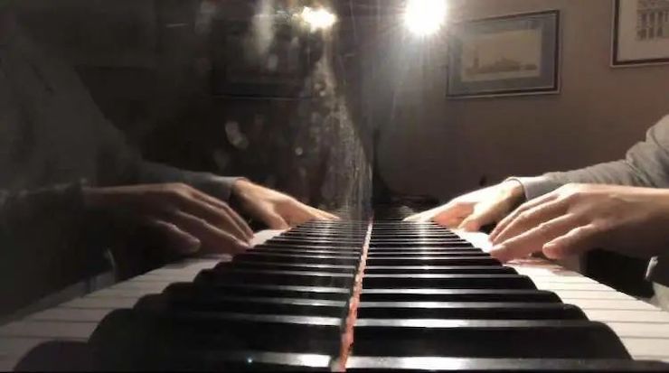 宋思衡的“宅抗疫” | 挑战主播、筹集口罩、闭关作曲，这位取消了20场演出的钢琴家原来这么忙！